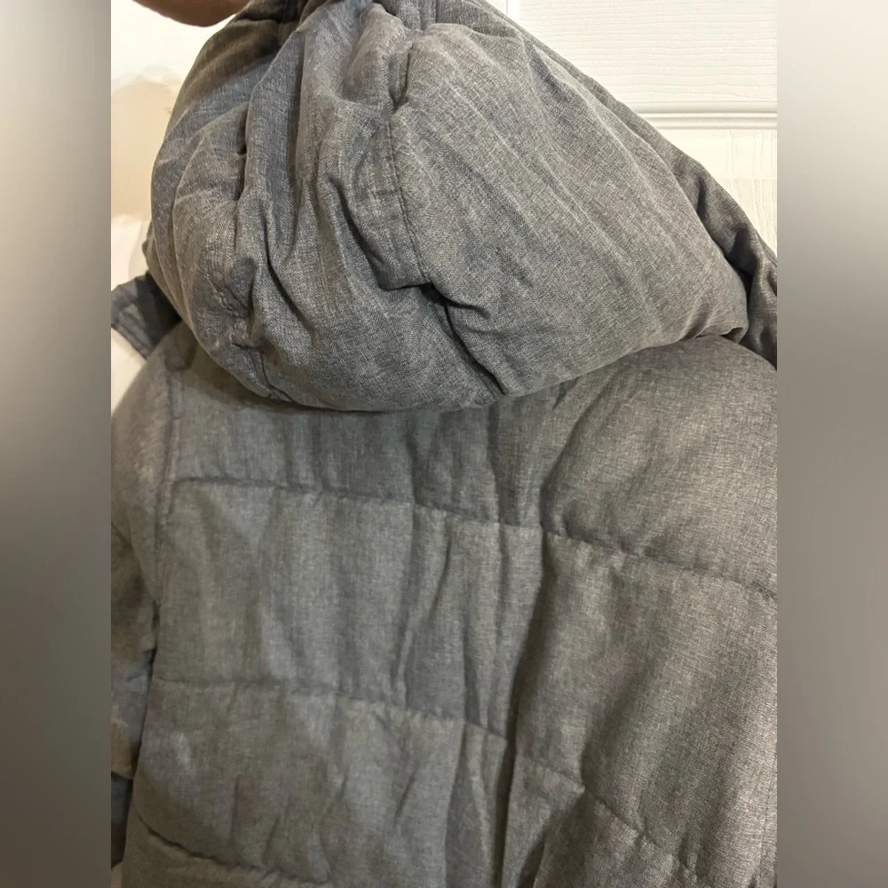 Canada Weather Gear heavyweight puffer‎ jacket in gray heather with black trim.